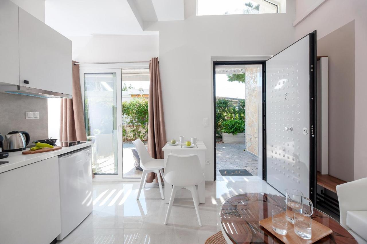 Alekos Luxury Suites Free 24H Transportation From - To Airport Artemida  Esterno foto