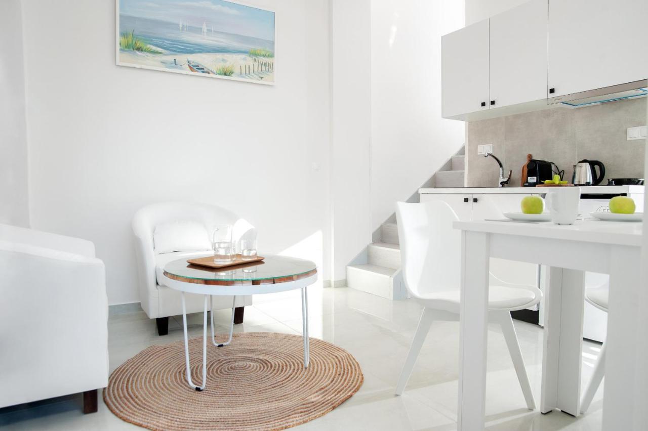Alekos Luxury Suites Free 24H Transportation From - To Airport Artemida  Esterno foto