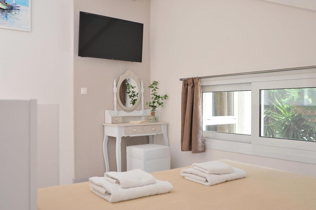 Alekos Luxury Suites Free 24H Transportation From - To Airport Artemida  Esterno foto