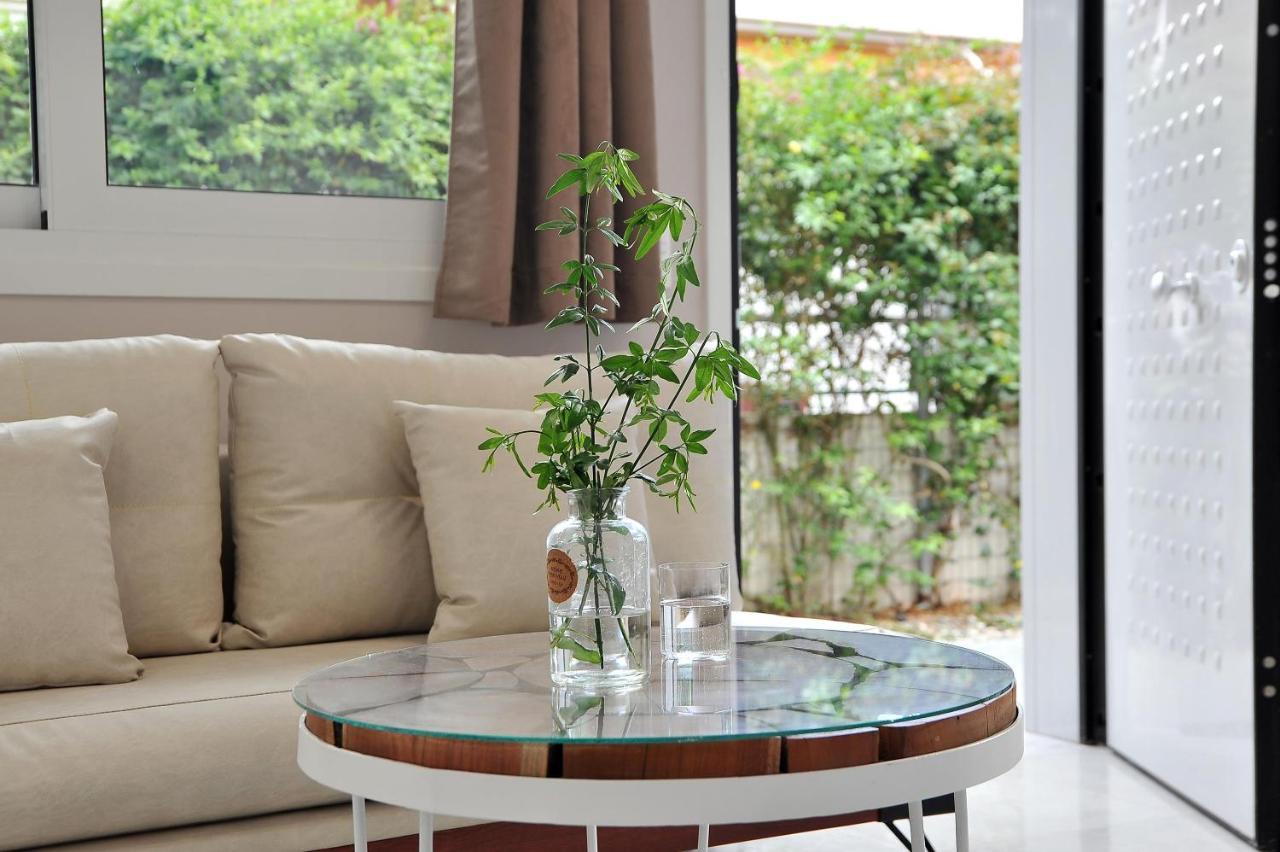 Alekos Luxury Suites Free 24H Transportation From - To Airport Artemida  Esterno foto