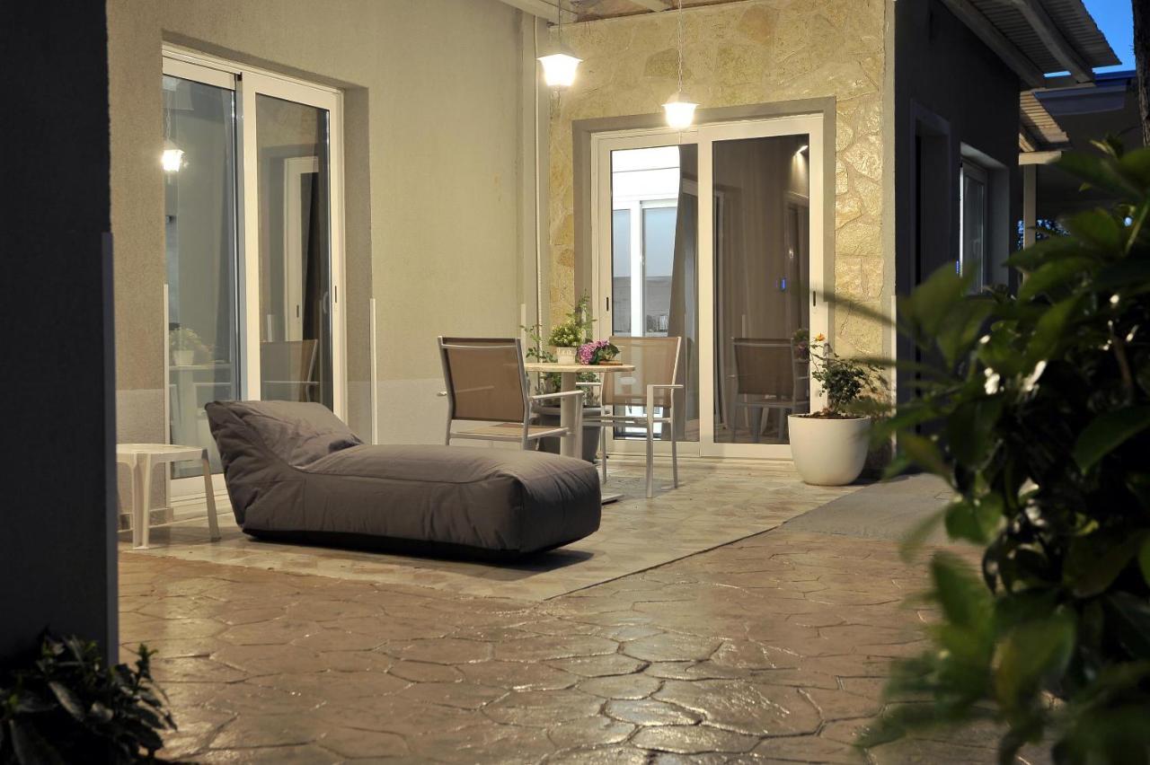 Alekos Luxury Suites Free 24H Transportation From - To Airport Artemida  Esterno foto