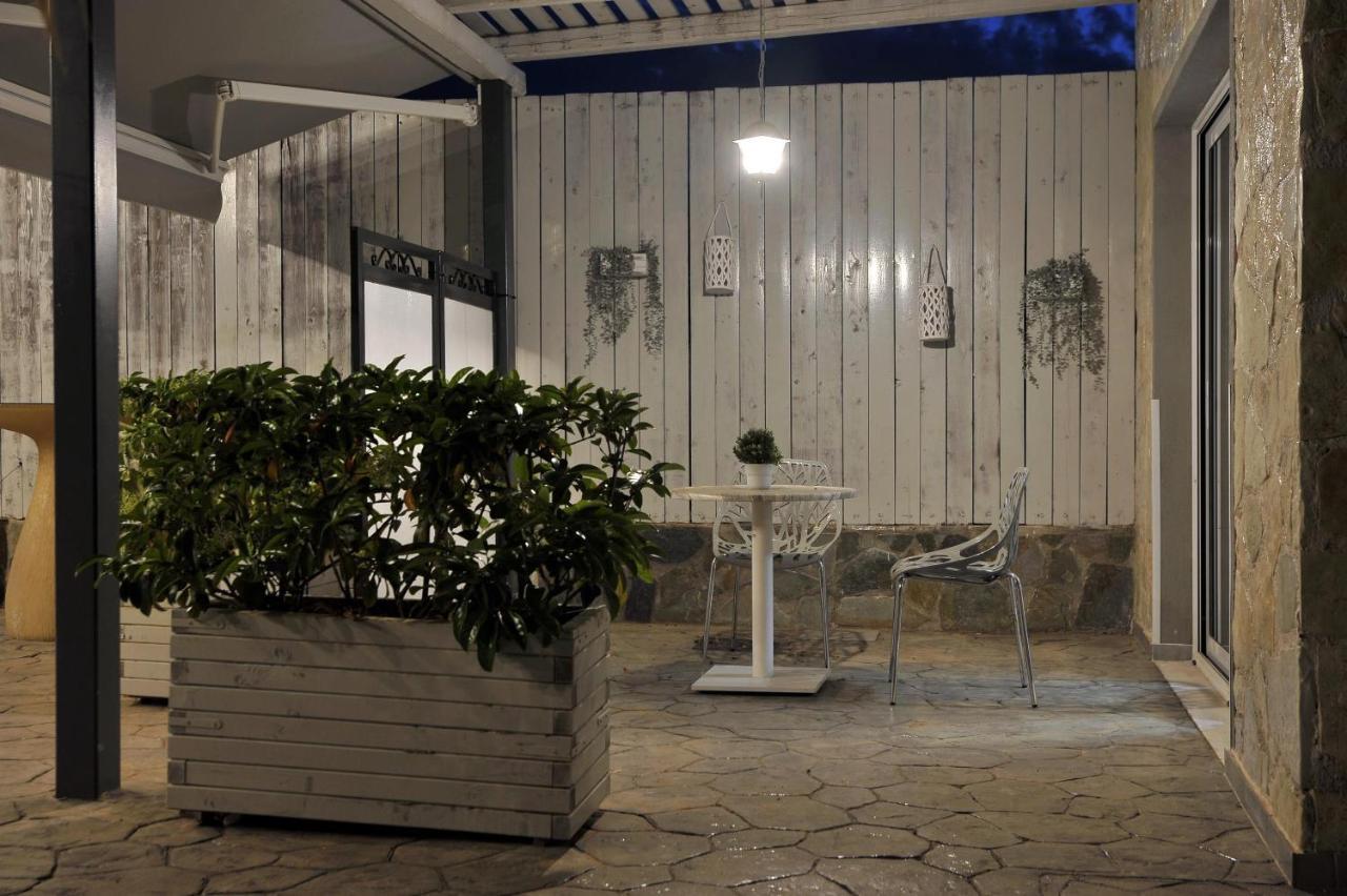 Alekos Luxury Suites Free 24H Transportation From - To Airport Artemida  Esterno foto